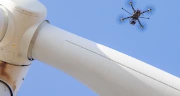 AI无人机检查风力涡轮机1.6米