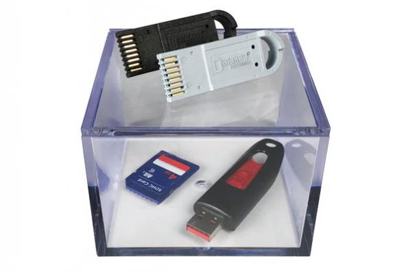 “机箱外”SD和USB驱动器